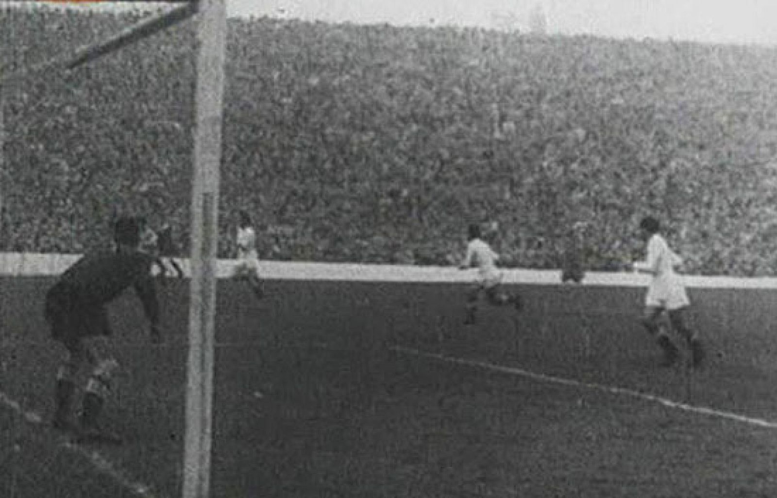 Simao se une así a históricos como Palacios, quien anotó el primer tanto de la entidad en Guecho frente al Arenas en 1929.