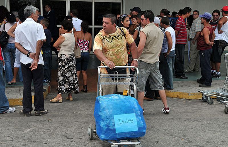 Obama impulsa la democratización de Cuba con menos restricciones y más telecomunicaciones