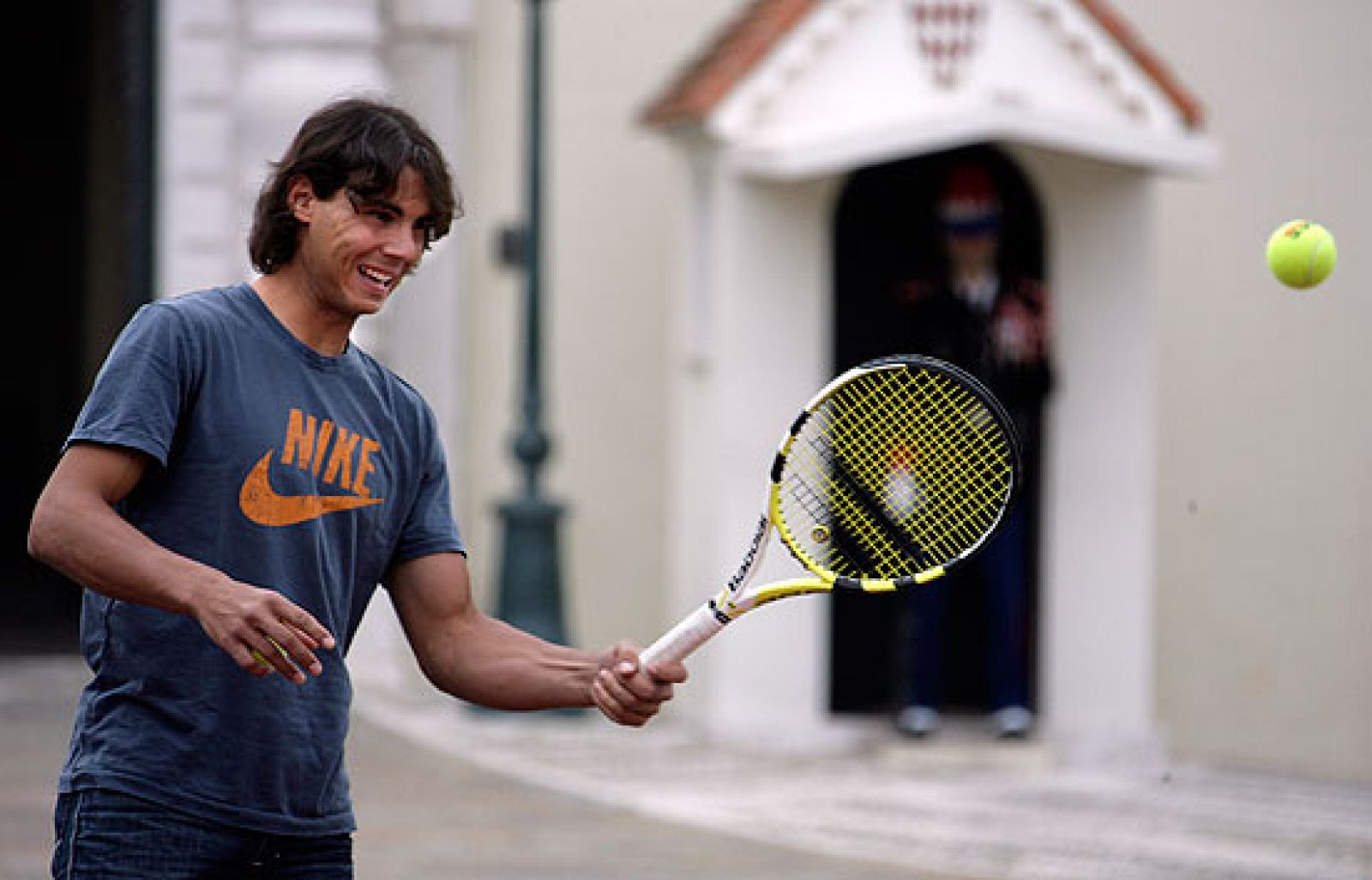 Rafa Nadal vuelve a su superficie preferida, la tierra batida.
