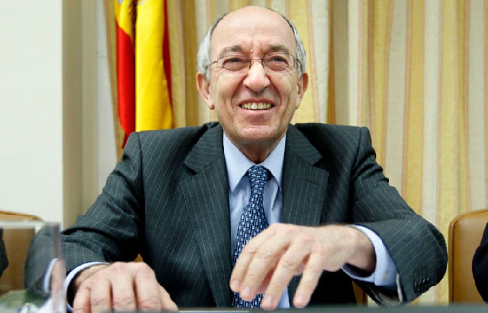 Fernández  Ordoñez calcula que en un año podría desaparecer el superávit de la Seguridad Social | Ver