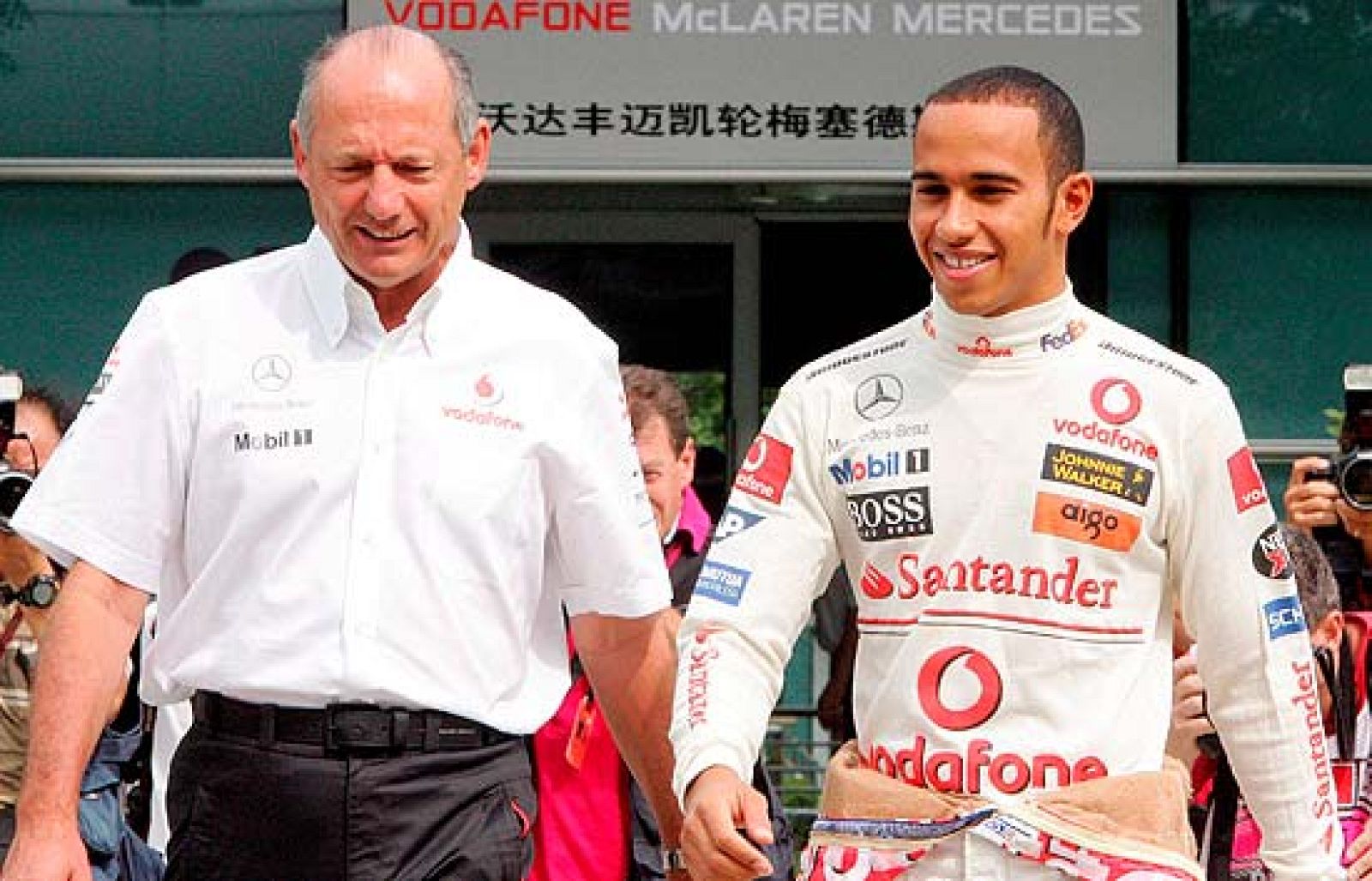 Ron Dennis cambia de aires. Abandona definitivamente la escudería McLaren-Mercedes y el mundo de la Fórmula 1