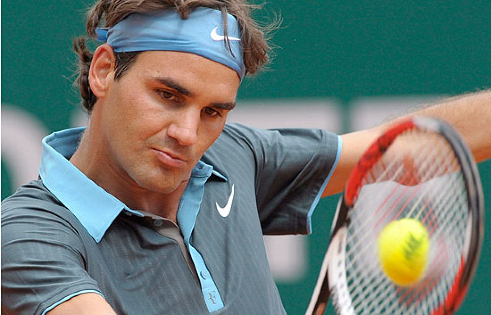 Roger Federer se despide de Montecarlo con una sabor amargo, tras caer en su segundo partido ante su compatriota Stanislas Wawrinka por 6-4 y 7-5