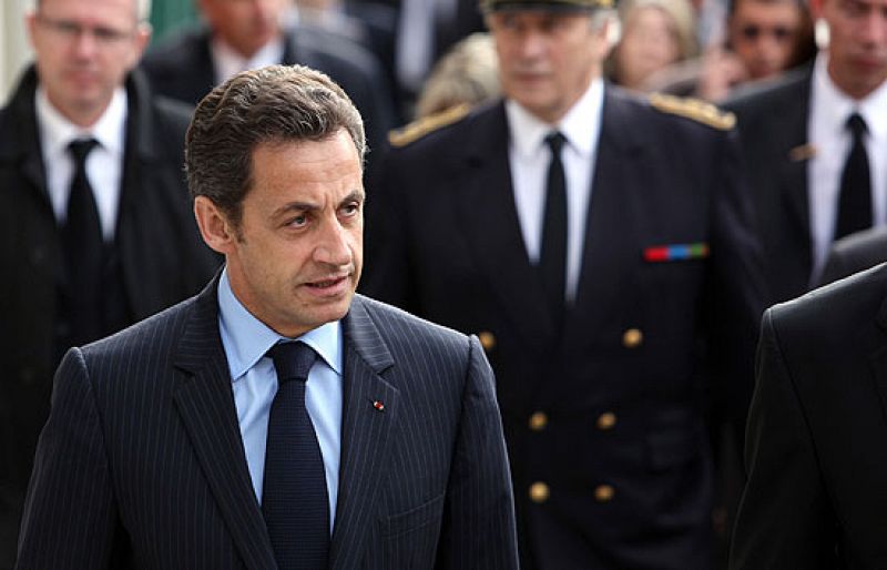 Herrero, eurodiputado del PP, afirma que cuando vea a Sarkozy le dirá: "y tú, enano, ¿de qué vas?"