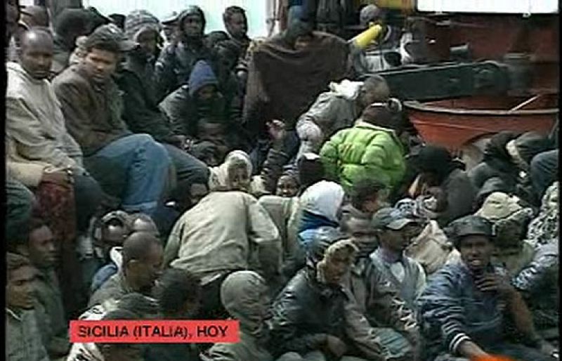 Interceptan una embarcación con al menos 250 inmigrantes a bordo al sur de Sicilia