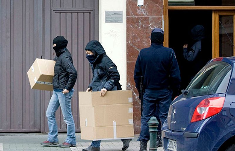 La Policía ha registrado una vivienda en Vitoria en presencia de dos detenidos