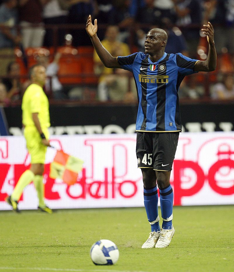 Moratti: "Habría bajado al campo y retirado al equipo"