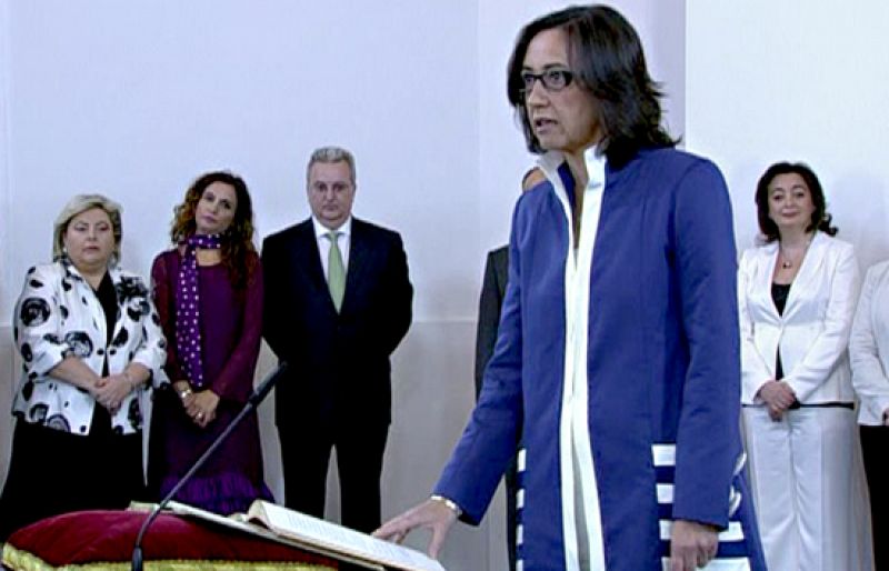 Rosa Aguilar asume con ilusión su cargo y renuncia a contestar a las críticas de IU