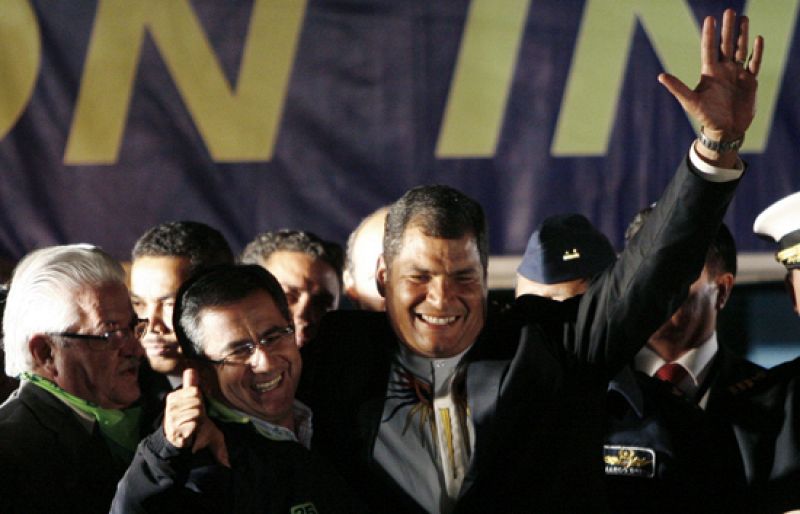 Correa celebra su reelección en Ecuador sin esperar los resultados oficiales