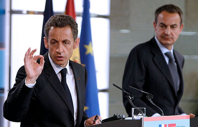 Sarkozy asegura que Zapatero es "brillante" y resta importancia al comentario sobre su inteligencia