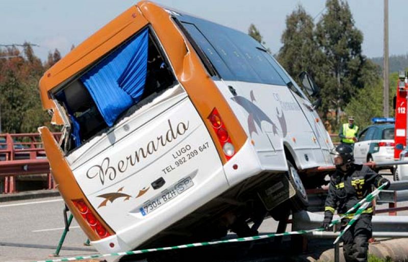 Dos jugadoras de un equipo juvenil de voleibol fallecen en accidente de autobús