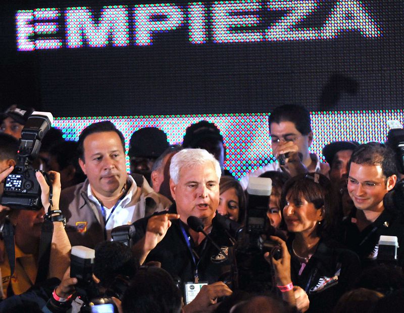 Panamá vota cambio y elige al magnate Martinelli