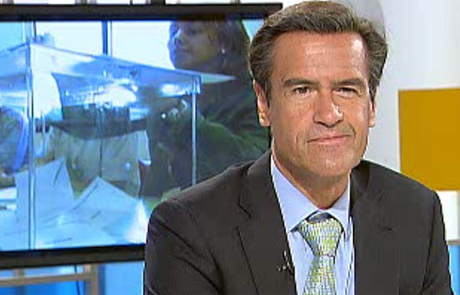 El candidato socialista a las Europeas, Juan Fernando López Aguilar, ha asegurado que "entiende bien que buena parte del electorado que nos votó en 2004 y 2008 se lo estén pensando ahora porque lo están pasando mal", pero que "cuánto peor lo estaría