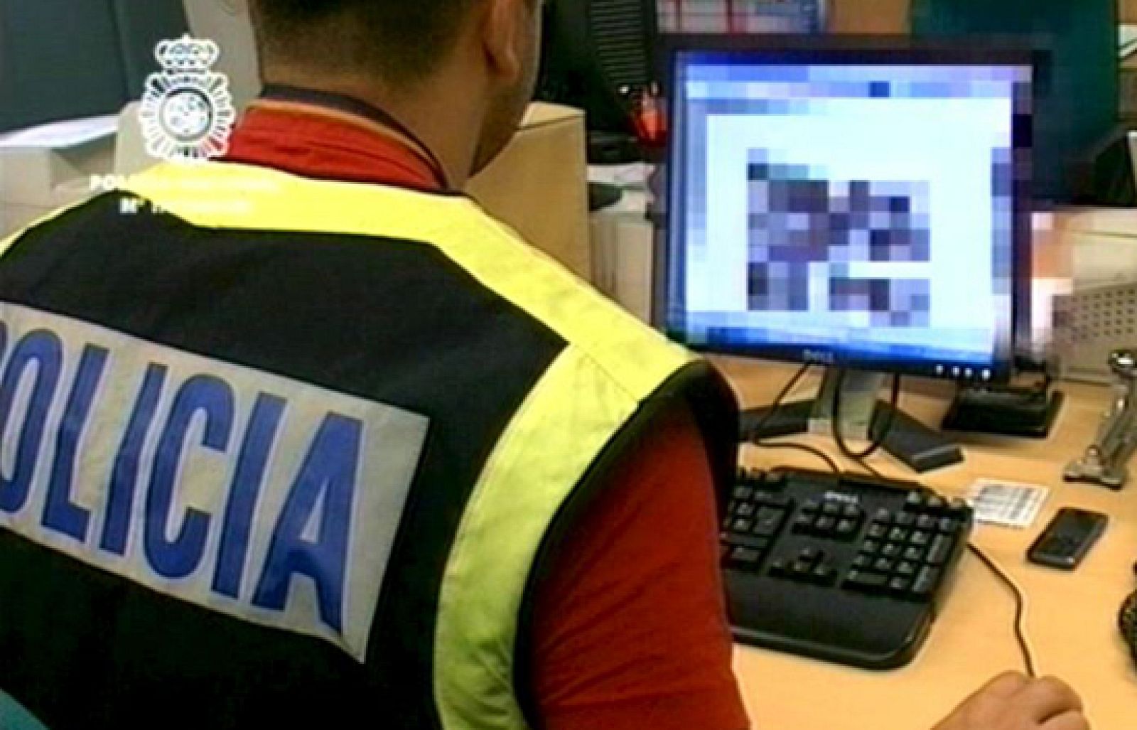 La policía ha detenido a 16 personas en una operación contra la pornografía infantil en Internet | Ver