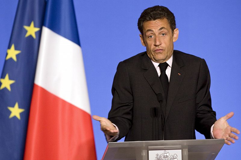 Las reformas inacabadas y la crisis hunden la popularidad de Sarkozy tras dos años en el Elíseo