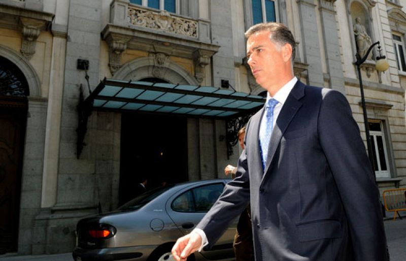El juez impone una fianza de 750.000 euros al ex consejero madrileño de Deportes por el caso Gürtel