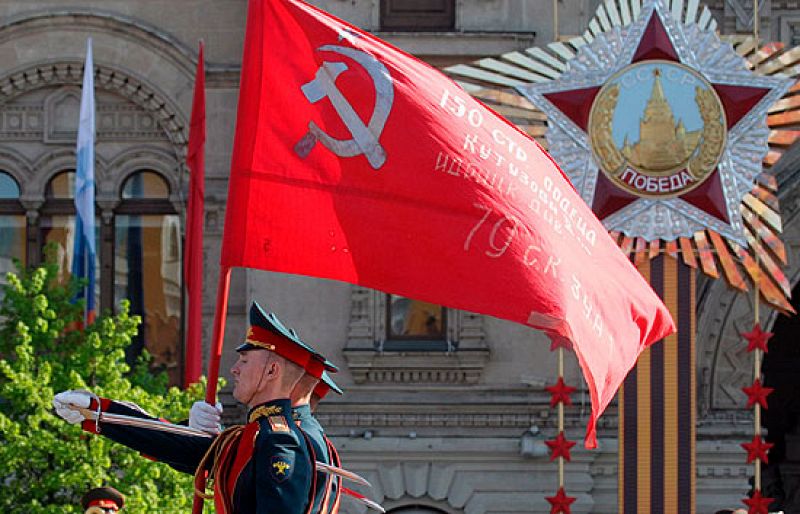 Rusia pide un nuevo sistema de seguridad europeo en el mayor desfile militar desde la caída de la URSS