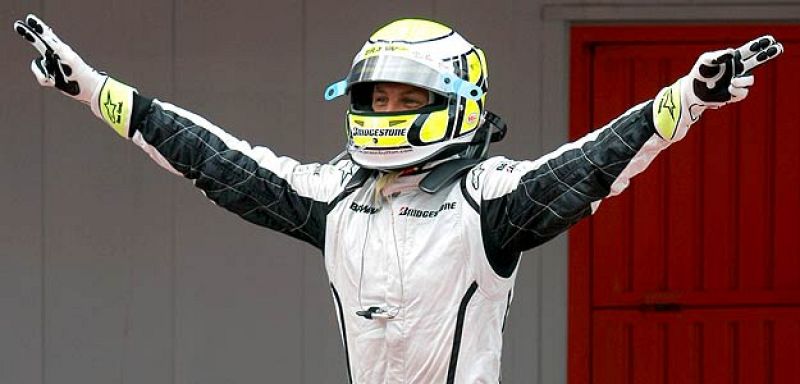 Button se impone en Montmeló, Alonso quinto