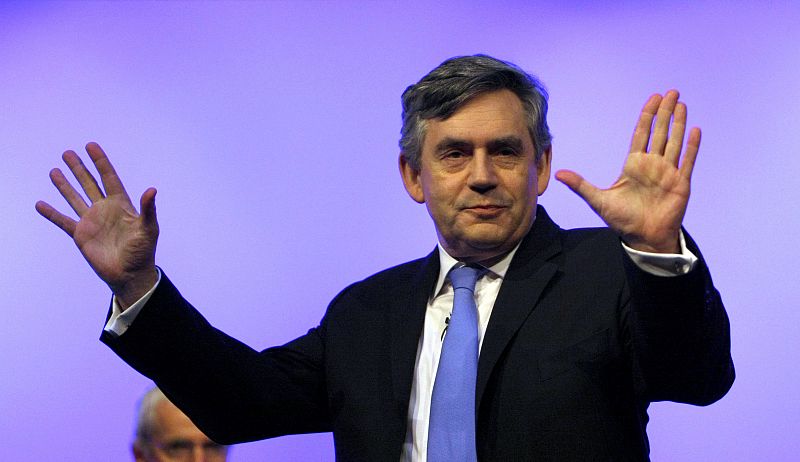Gordon Brown pide disculpas por los gastos excesivos de los parlamentarios británicos