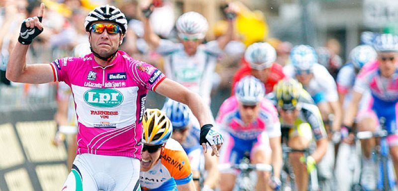 Petacchi repite victoria y se viste de rosa