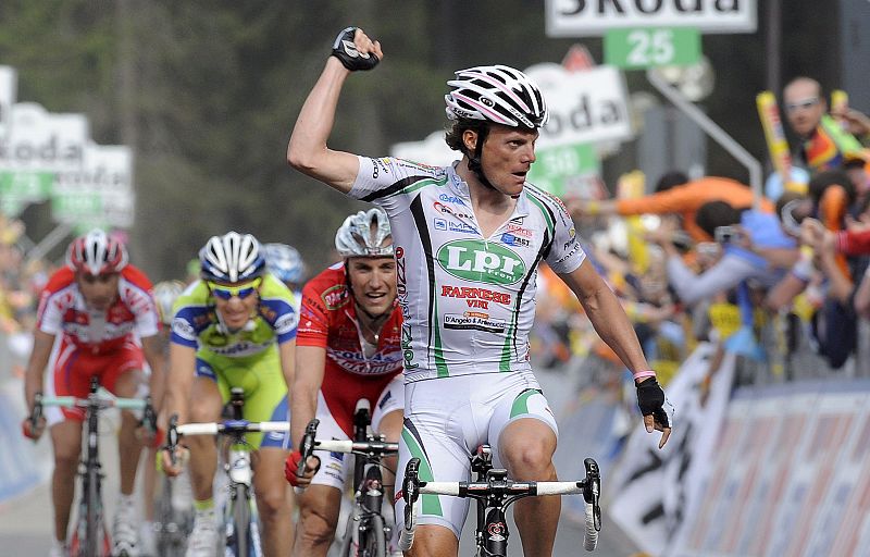 Di Luca se impone en la primera llegada en alto