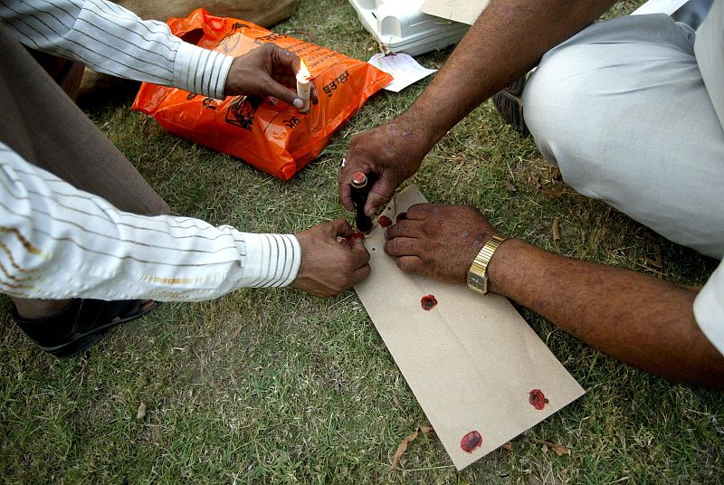 El partido gobernante de Sonia Ghandi en India, favorito en sondeos, proyecciones y apuestas