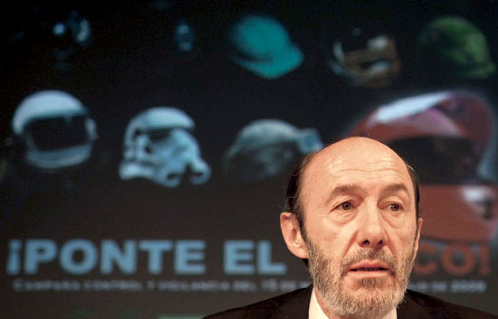 Tráfico lanza una campaña para concienciar a los motoristas de usar el casco | Ver