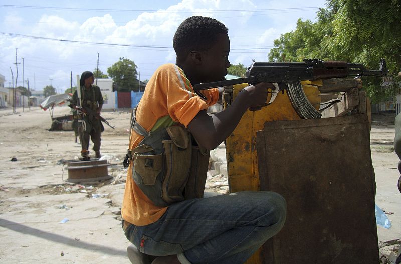 Sigue el éxodo de civiles en Mogadiscio tras una semana de combates