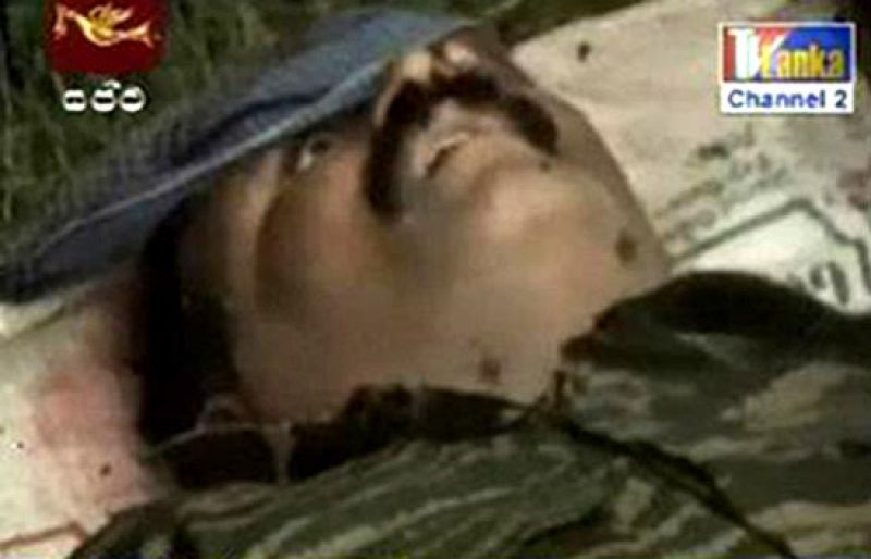 Sri Lanka exhibe el cadáver del líder de la guerrilla