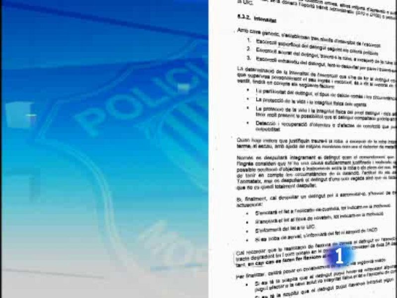 El protocolo de actuación de los mossos permite luxar el brazo a los detenidos agresivos