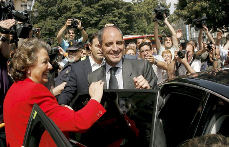 El juez mantiene la imputación de Camps y afirma "que el procedimiento sigue su curso"