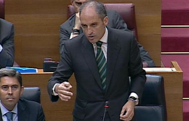 Camps asegura ante los parlamentarios valencianos que tiene "la conciencia muy tranquila"