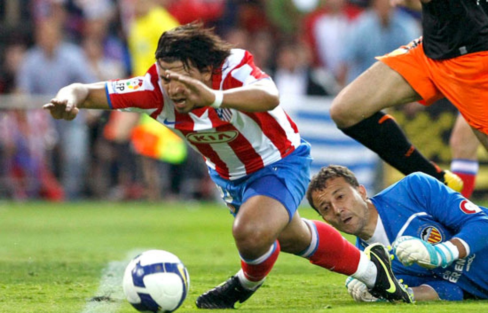 Kun: 'No me tiro tanto' | Ver