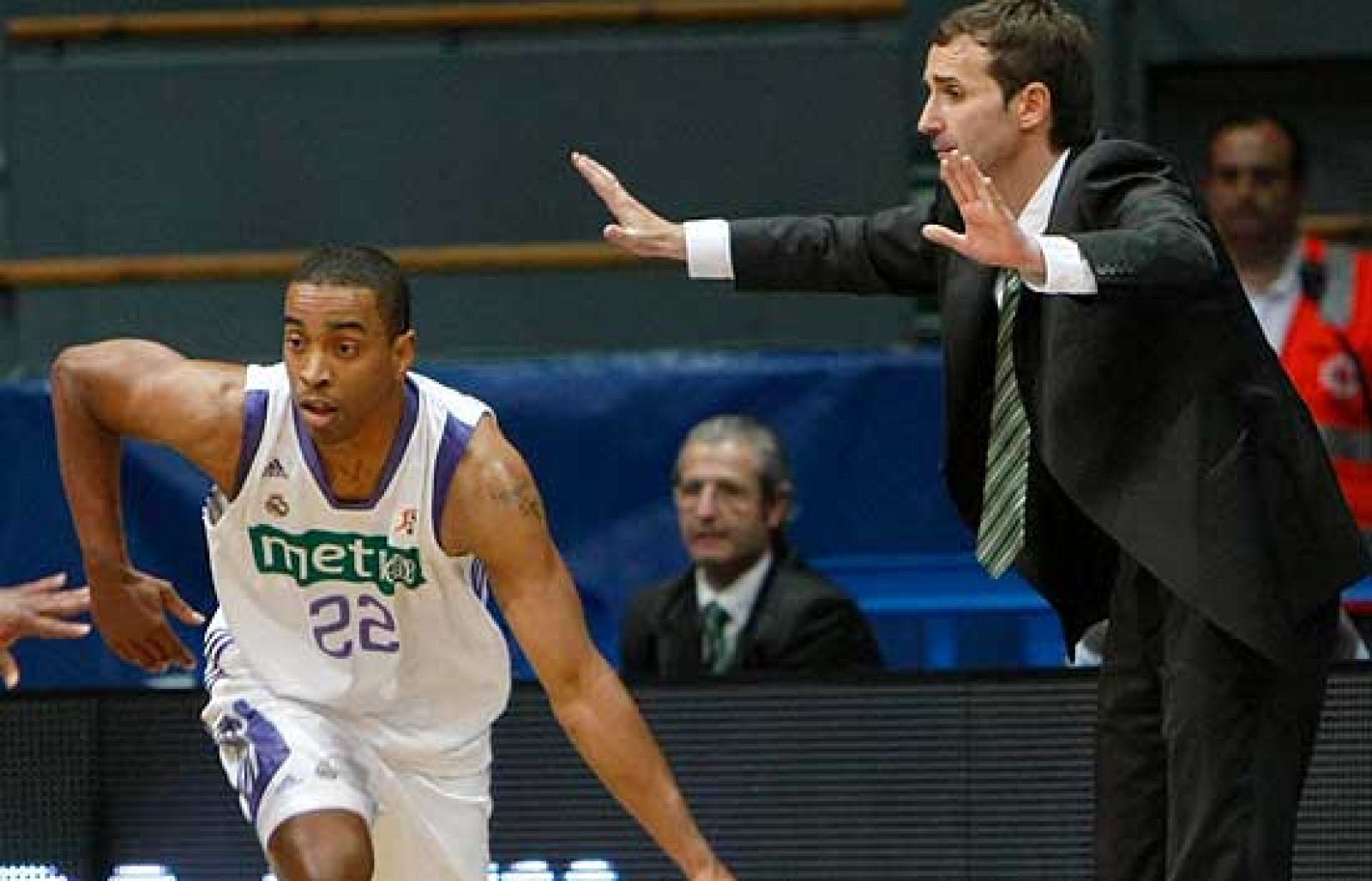 El Real Madrid no ha dado opción al DKV joventut y se ha impuesto sin problemas por 78-61