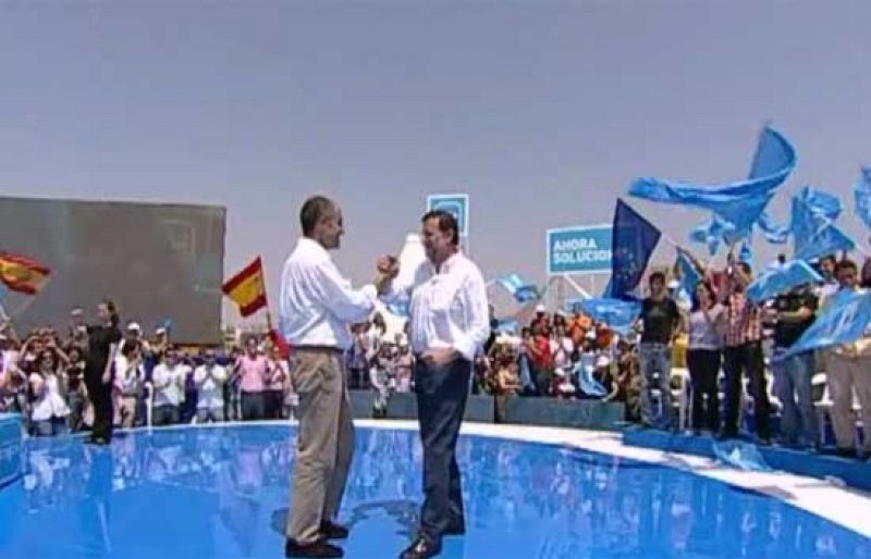 Rajoy arropa a Camps frente a los "inquisidores del siglo XXI"