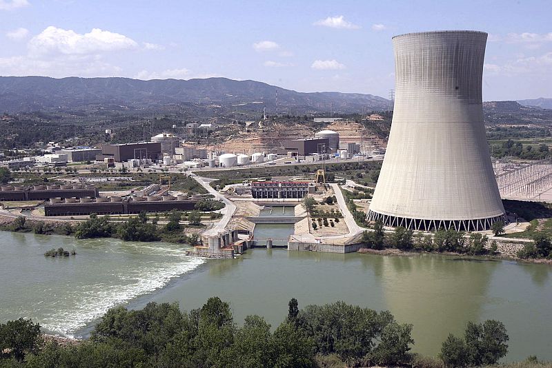 La central nuclear de Ascó II se desconecta para comprobar dos válvulas de seguridad