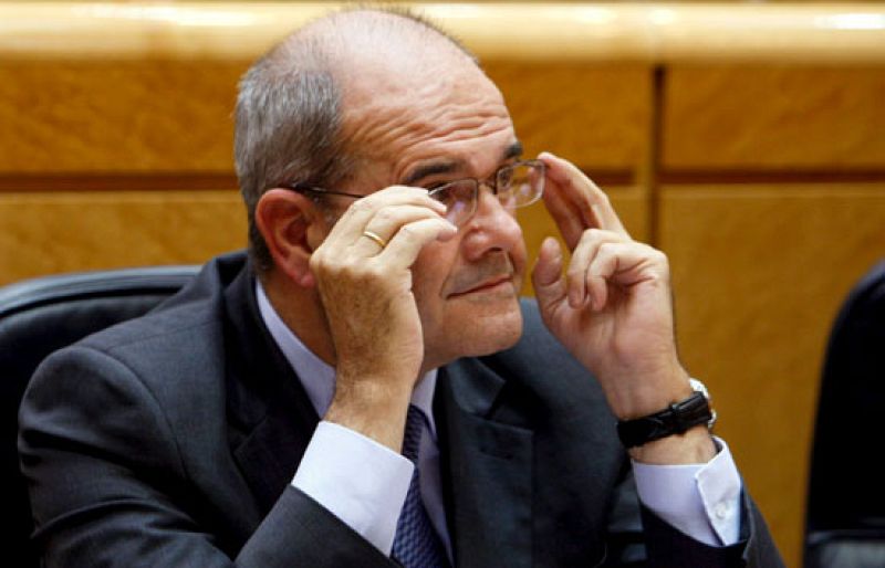 Chaves tacha de "absoluta falacia" las noticias sobre las supuestas subvenciones a su hija