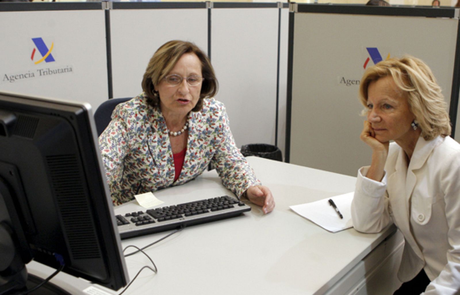 Salgado cree que hay que introducir cambios en el mercado de trabajo para reducir la alta temporalidad en los contratos | Ver