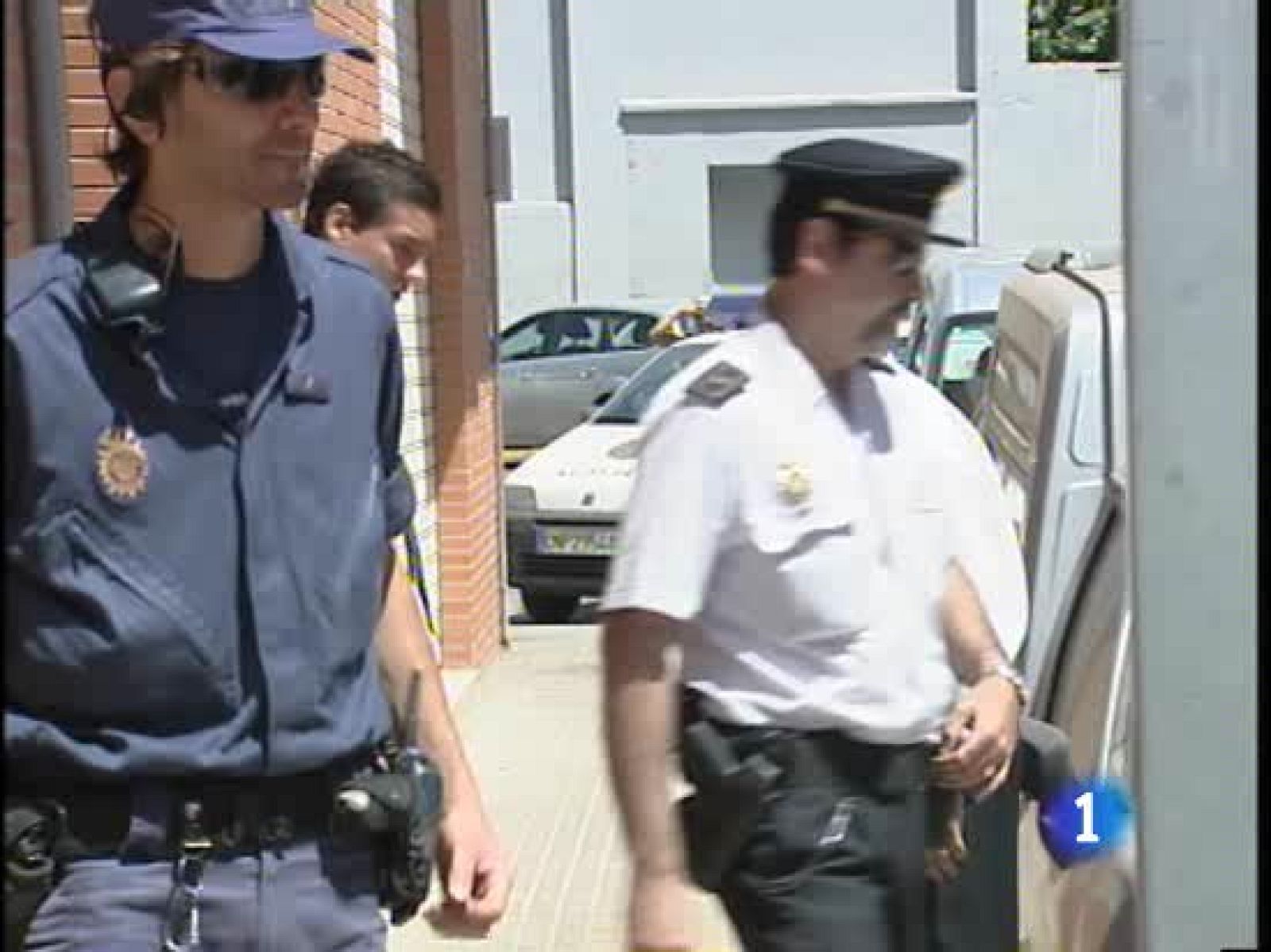 Se entrega en Madrid un hombre acusado de matar a su compañera sentimental | Ver