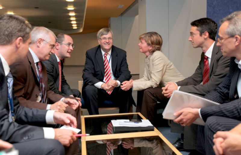 General Motors llega a un acuerdo con Magna para salvar Opel y Alemania lo estudia