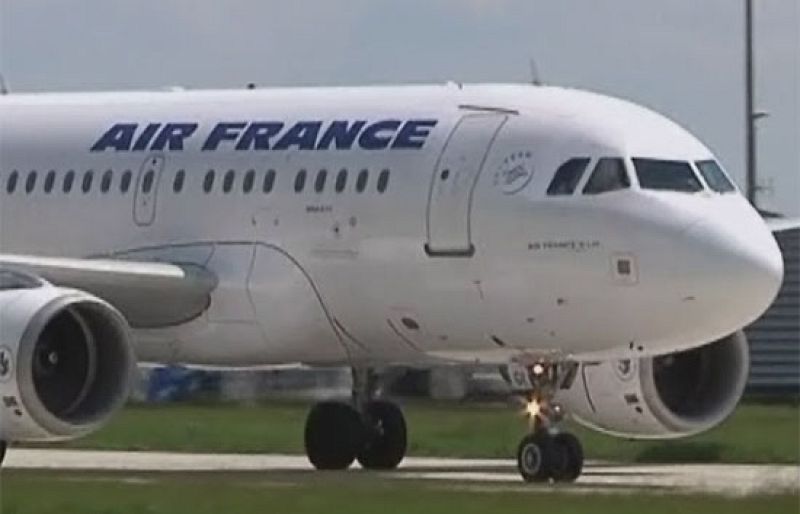 Una azafata hispano-argentina figuraba en la tripulación del Airbus desaparecido