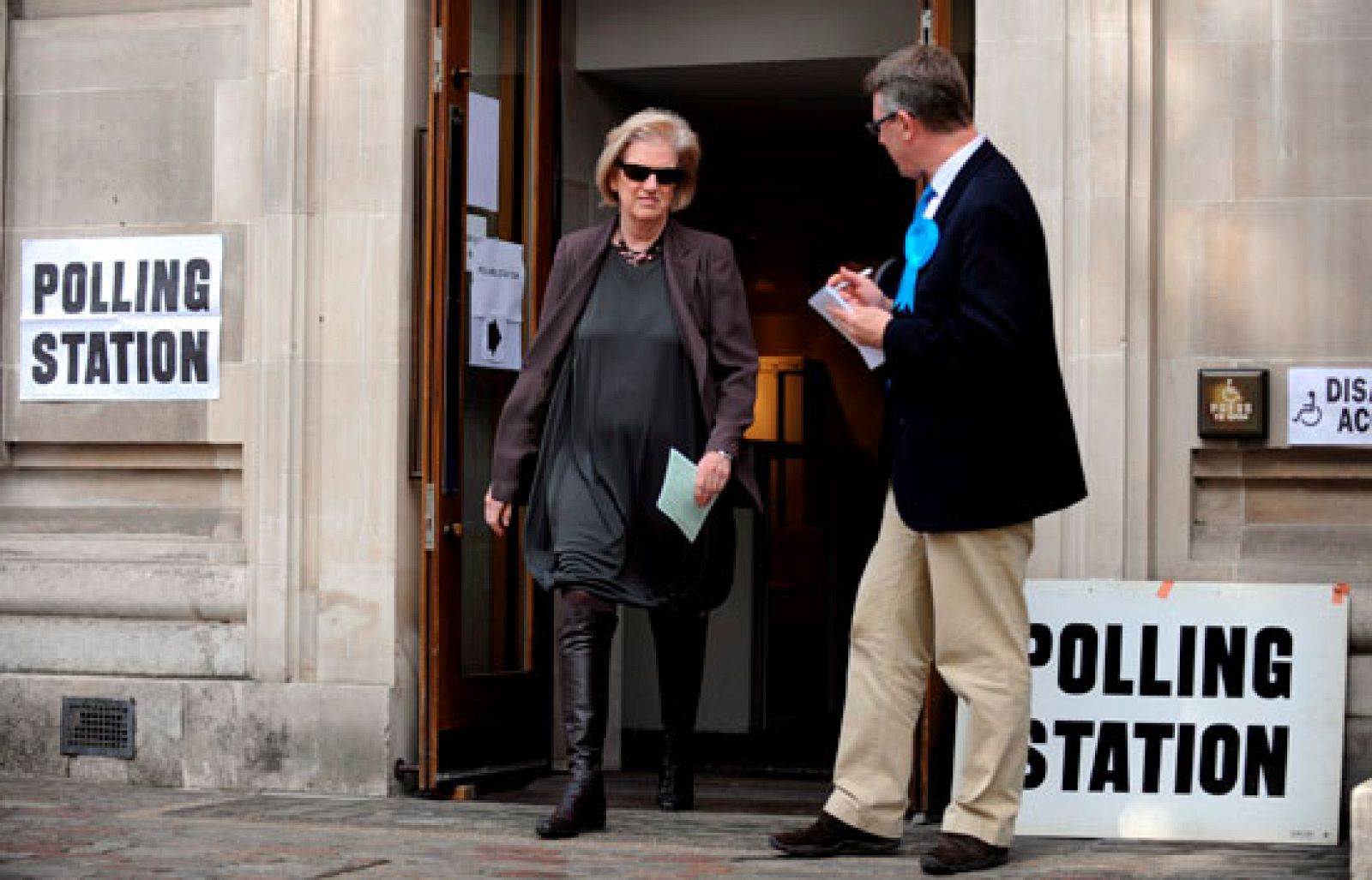 En el Reino Unido abren las urnas para votar a los candidatos al Parlamento Europeo | Ver
