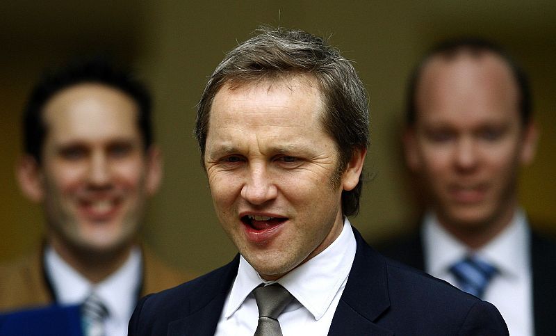 Dimite el ministro de Trabajo y Pensiones británico y urge a Brown a hacer lo mismo