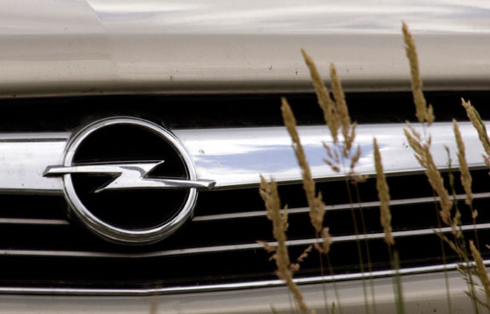 El ministro de Industria es optimista sobre el futuro de la planta de Opel en Figueruelas | Ver