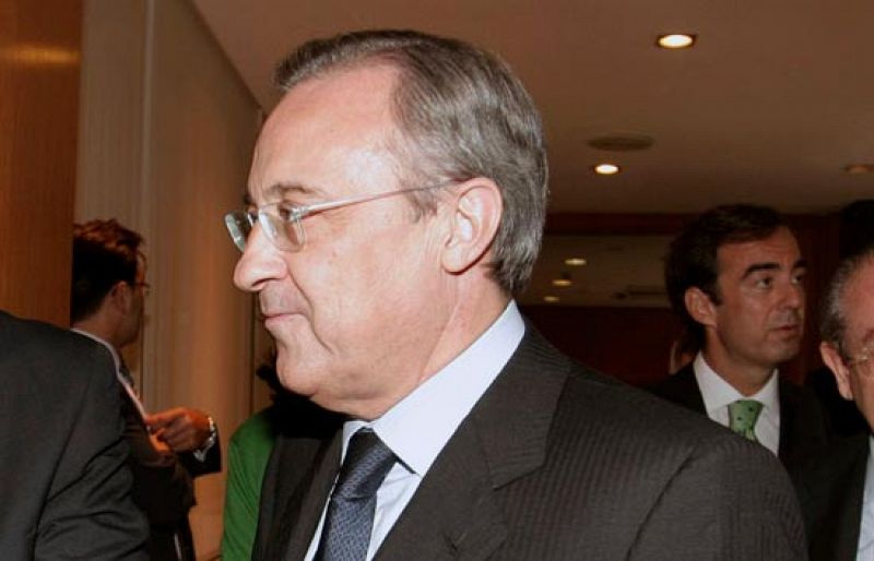 Florentino Pérez: "Entre la amistad con el Manchester United y fichar a Cristiano Ronaldo, prefiero lo primero"