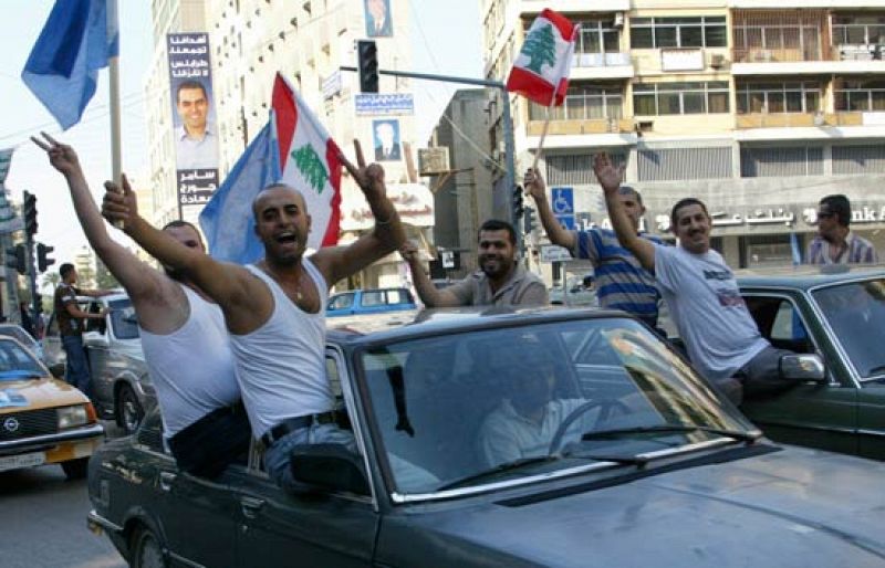 Obama pide solidaridad con el nuevo Gobierno libanés mientras Hizbulá "acepta" su derrota