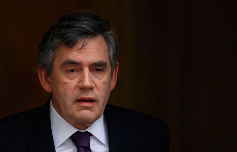 Brown recibe el apoyo mayoritario de los diputados laboristas pese a la debacle electoral