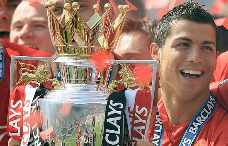 Ronaldo celebra con champán su fichaje