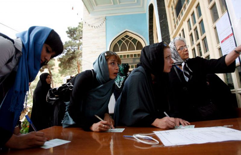 Ahmadineyad y Mousaví se autoproclaman vencedores de las elecciones en Irán