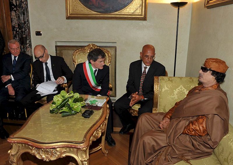 La visita de Gadafi al Congreso corta el tráfico de Roma durante horas y luego no aparece