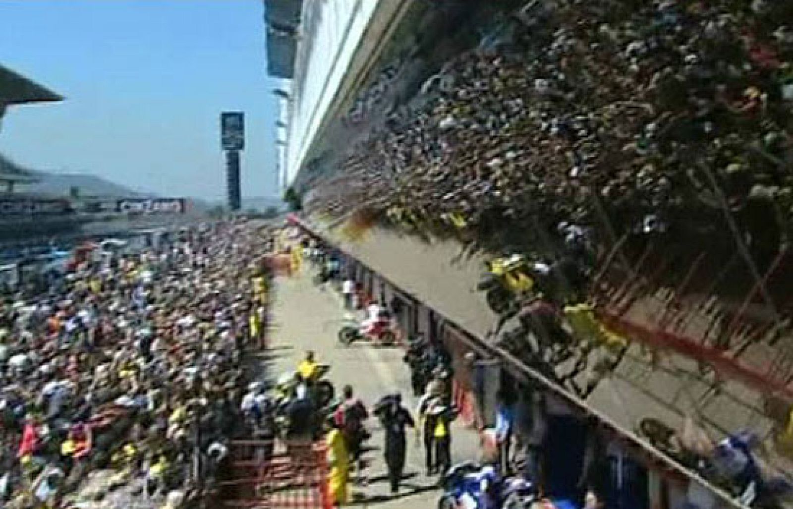 Los aficionados calientan motores | Ver